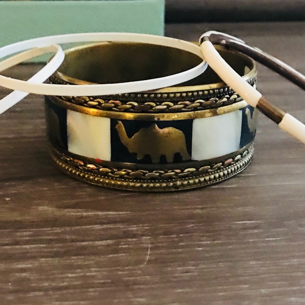 Set of 4 Unique Vintage Bangles